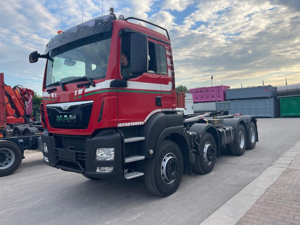 MAN TGS 41.480 SCARRABILE - Kamion s kukastom dizalicom: slika MAN TGS 41.480 SCARRABILE - Kamion s kukastom dizalicom MAN TGS 41.480 SCARRABILE - Kamion s kukastom dizalicom: slika MAN TGS 41.480 SCARRABILE - Kamion s kukastom dizalicom