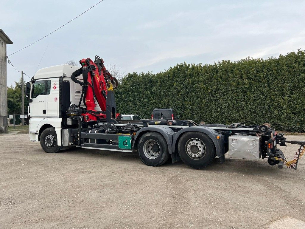 MAN TGX 26.480 SCARRABILE CON GRU - Kamion s kukastom dizalicom, Kamion s kranom: slika MAN TGX 26.480 SCARRABILE CON GRU - Kamion s kukastom dizalicom, Kamion s kranom MAN TGX 26.480 SCARRABILE CON GRU - Kamion s kukastom dizalicom, Kamion s kranom: slika MAN TGX 26.480 SCARRABILE CON GRU - Kamion s kukastom dizalicom, Kamion s kranom