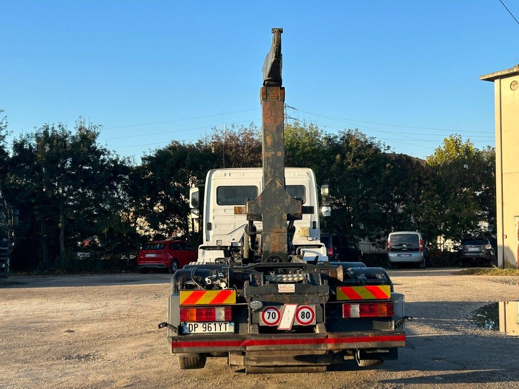 Kamion s kukastom dizalicom MERCEDES-BENZ MERCEDES 2533 SCARRABILE: slika Kamion s kukastom dizalicom MERCEDES-BENZ MERCEDES 2533 SCARRABILE