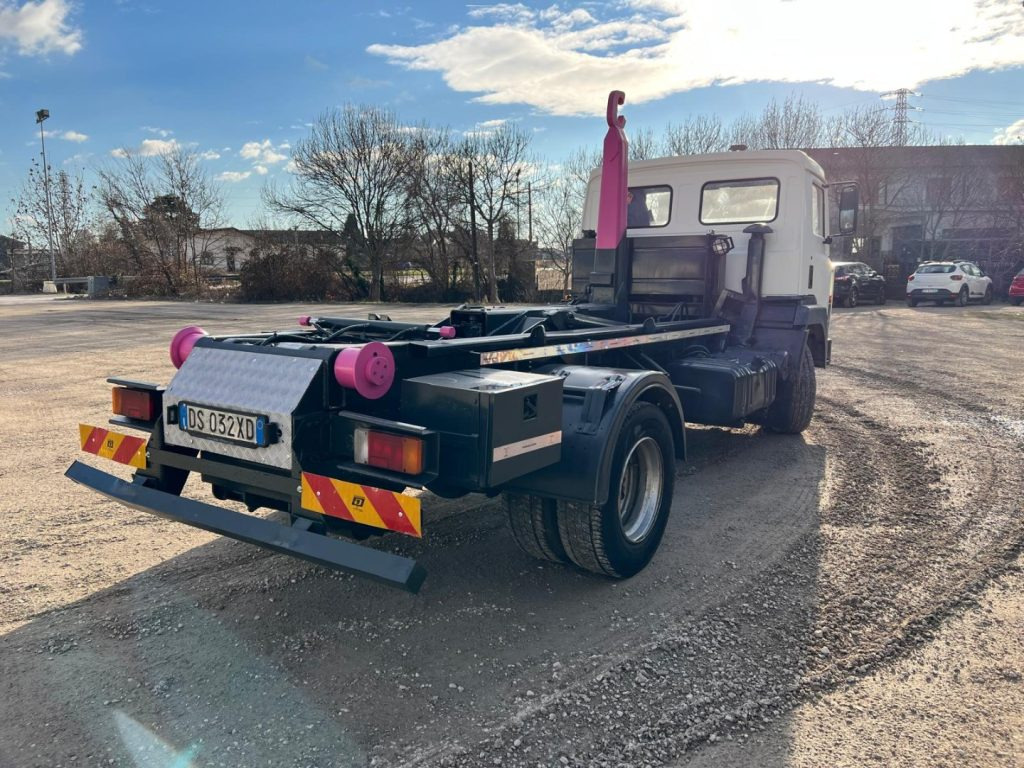 NISSAN 130/115 SCARRABILE - Kamion s kukastom dizalicom: slika NISSAN 130/115 SCARRABILE - Kamion s kukastom dizalicom NISSAN 130/115 SCARRABILE - Kamion s kukastom dizalicom: slika NISSAN 130/115 SCARRABILE - Kamion s kukastom dizalicom