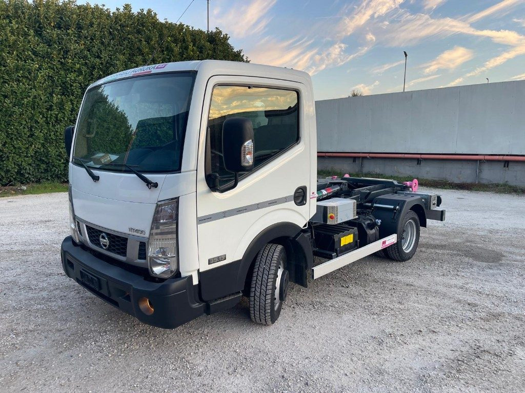 NISSAN NT400 SCARRABILE PATENTE B - Kamion s kukastom dizalicom: slika NISSAN NT400 SCARRABILE PATENTE B - Kamion s kukastom dizalicom NISSAN NT400 SCARRABILE PATENTE B - Kamion s kukastom dizalicom: slika NISSAN NT400 SCARRABILE PATENTE B - Kamion s kukastom dizalicom
