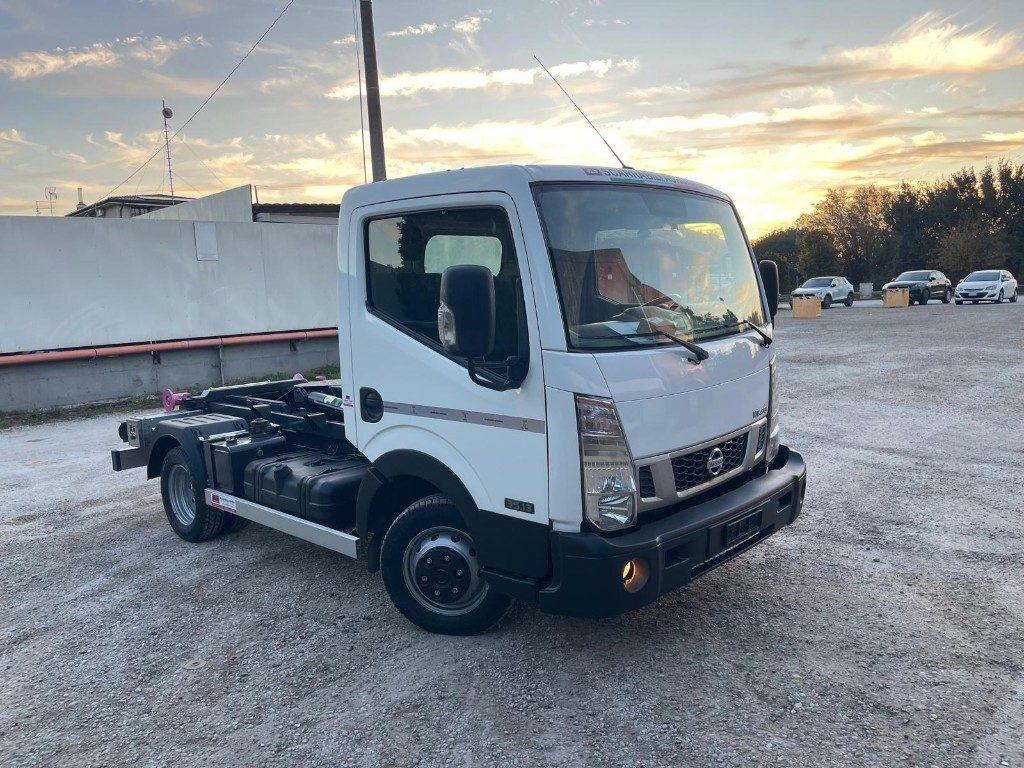 NISSAN NT400 SCARRABILE PATENTE B - Kamion s kukastom dizalicom: slika NISSAN NT400 SCARRABILE PATENTE B - Kamion s kukastom dizalicom NISSAN NT400 SCARRABILE PATENTE B - Kamion s kukastom dizalicom: slika NISSAN NT400 SCARRABILE PATENTE B - Kamion s kukastom dizalicom