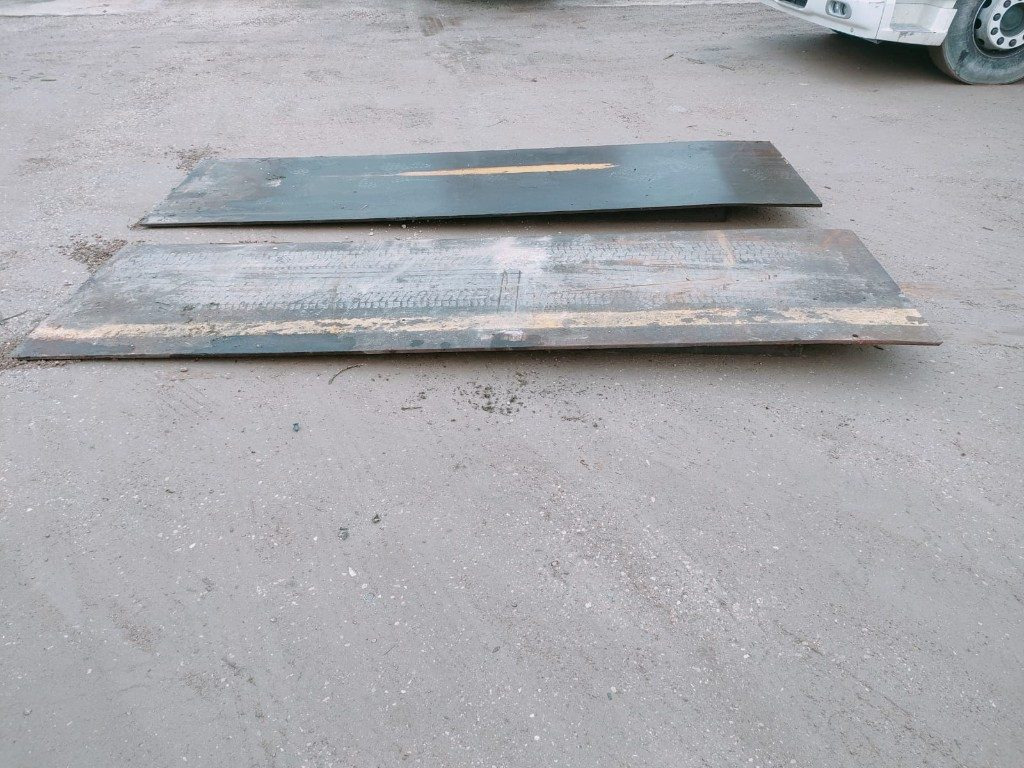 PEDANE IN FERRO PER CONTAINER - Karoserija i eksterijer za Izmjenjivi sanduk/ Kontejner: slika PEDANE IN FERRO PER CONTAINER - Karoserija i eksterijer za Izmjenjivi sanduk/ Kontejner PEDANE IN FERRO PER CONTAINER - Karoserija i eksterijer za Izmjenjivi sanduk/ Kontejner: slika PEDANE IN FERRO PER CONTAINER - Karoserija i eksterijer za Izmjenjivi sanduk/ Kontejner