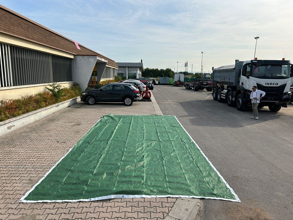 RETE ANTIGRANDINE NUOVA PER COPERTURA CONTAINERS - Priključak za Izmjenjivi sanduk/ Kontejner: slika RETE ANTIGRANDINE NUOVA PER COPERTURA CONTAINERS - Priključak za Izmjenjivi sanduk/ Kontejner RETE ANTIGRANDINE NUOVA PER COPERTURA CONTAINERS - Priključak za Izmjenjivi sanduk/ Kontejner: slika RETE ANTIGRANDINE NUOVA PER COPERTURA CONTAINERS - Priključak za Izmjenjivi sanduk/ Kontejner