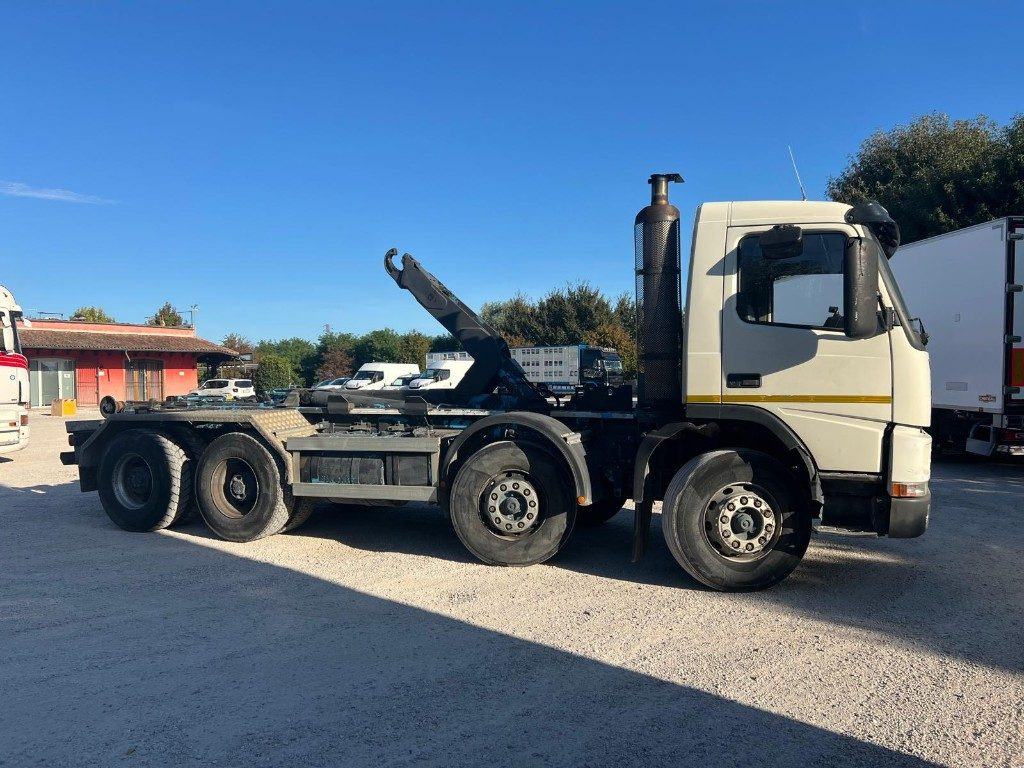 VOLVO FM12 SCARRABILE - Kamion s kukastom dizalicom: slika VOLVO FM12 SCARRABILE - Kamion s kukastom dizalicom VOLVO FM12 SCARRABILE - Kamion s kukastom dizalicom: slika VOLVO FM12 SCARRABILE - Kamion s kukastom dizalicom
