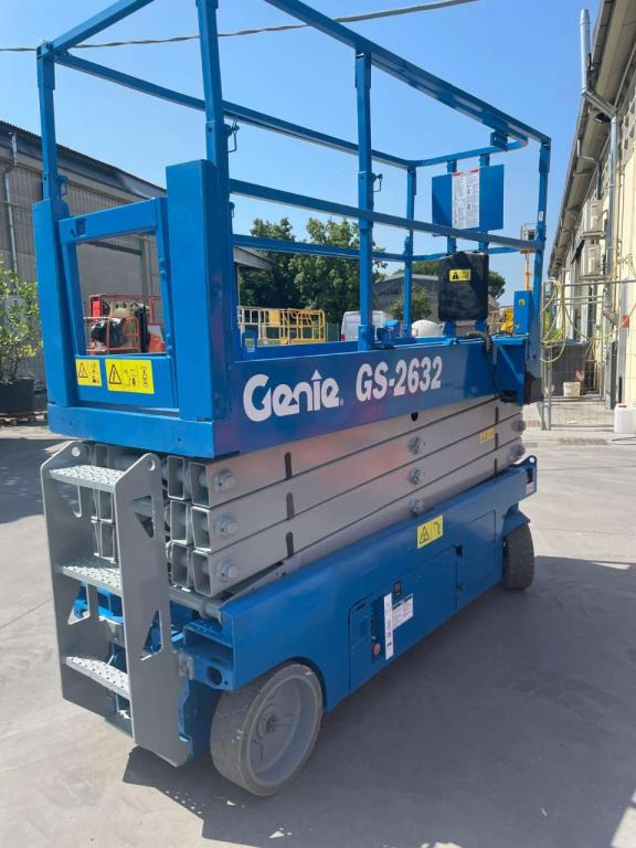 Genie GS-2632 - Škarasta podizna platforma: slika Genie GS-2632 - Škarasta podizna platforma Genie GS-2632 - Škarasta podizna platforma: slika Genie GS-2632 - Škarasta podizna platforma