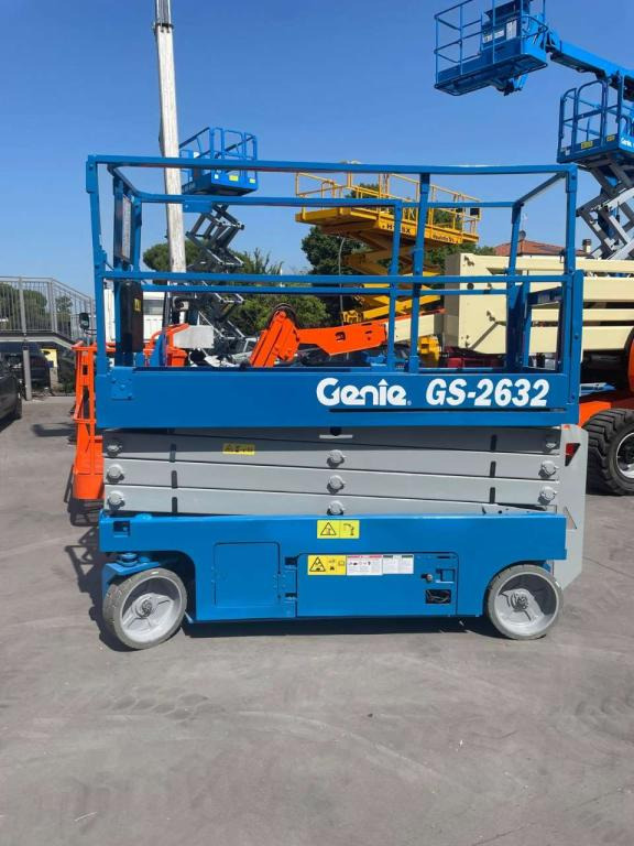 Genie GS-2632 - Škarasta podizna platforma: slika Genie GS-2632 - Škarasta podizna platforma Genie GS-2632 - Škarasta podizna platforma: slika Genie GS-2632 - Škarasta podizna platforma