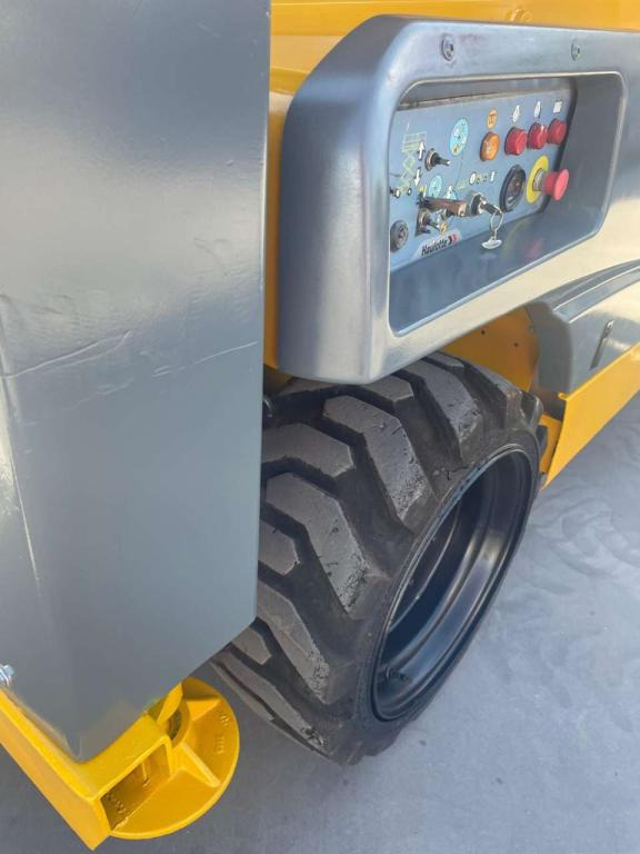 Haulotte COMPACT 12DX - Škarasta podizna platforma: slika Haulotte COMPACT 12DX - Škarasta podizna platforma Haulotte COMPACT 12DX - Škarasta podizna platforma: slika Haulotte COMPACT 12DX - Škarasta podizna platforma