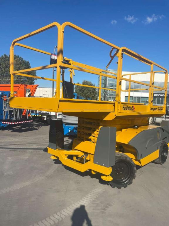 Haulotte COMPACT 12DX - Škarasta podizna platforma: slika Haulotte COMPACT 12DX - Škarasta podizna platforma Haulotte COMPACT 12DX - Škarasta podizna platforma: slika Haulotte COMPACT 12DX - Škarasta podizna platforma