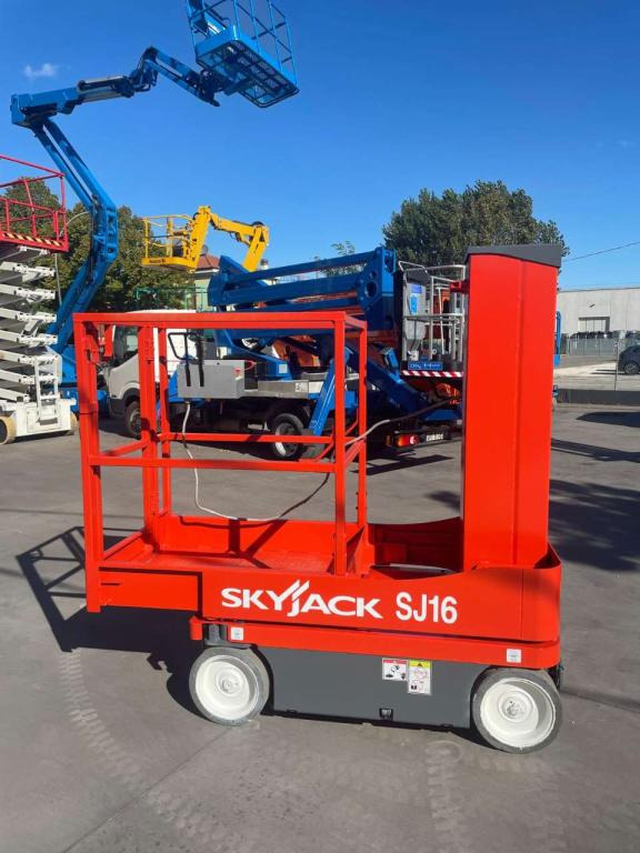 SkyJack SJ-16 - Platforma za podizanje stupa u okomitom položaju: slika SkyJack SJ-16 - Platforma za podizanje stupa u okomitom položaju SkyJack SJ-16 - Platforma za podizanje stupa u okomitom položaju: slika SkyJack SJ-16 - Platforma za podizanje stupa u okomitom položaju
