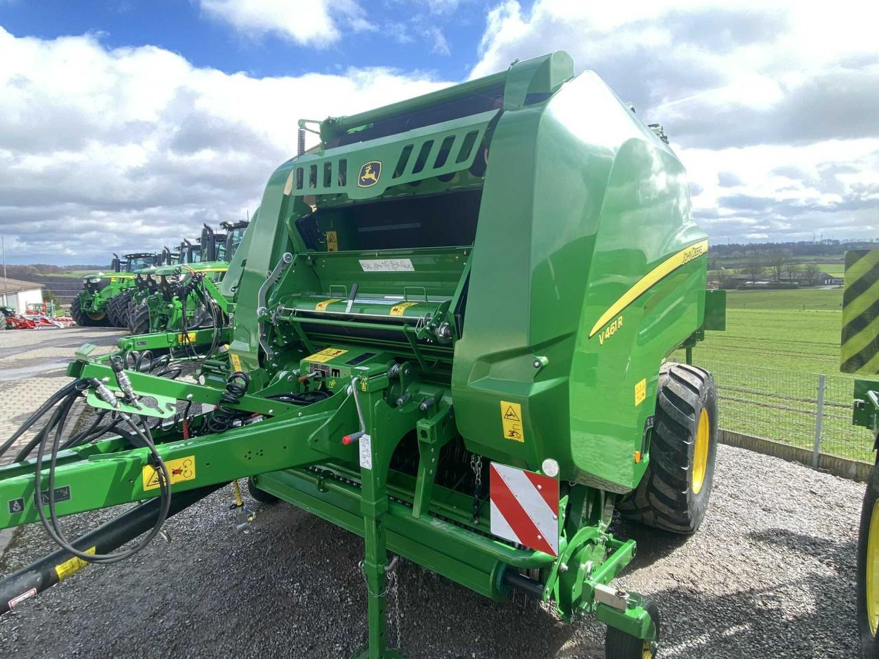 John Deere V461 R - 671 Bunde - Rolo balirka: slika John Deere V461 R - 671 Bunde - Rolo balirka John Deere V461 R - 671 Bunde - Rolo balirka: slika John Deere V461 R - 671 Bunde - Rolo balirka