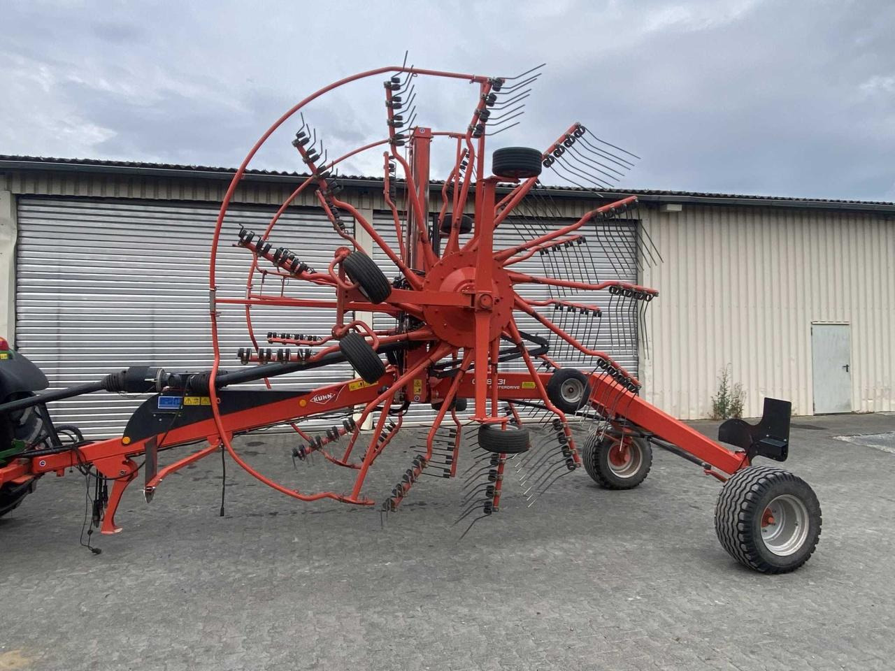 Kuhn GA 8731 - Prevrtač sijena/ Grabulje: slika Kuhn GA 8731 - Prevrtač sijena/ Grabulje Kuhn GA 8731 - Prevrtač sijena/ Grabulje: slika Kuhn GA 8731 - Prevrtač sijena/ Grabulje