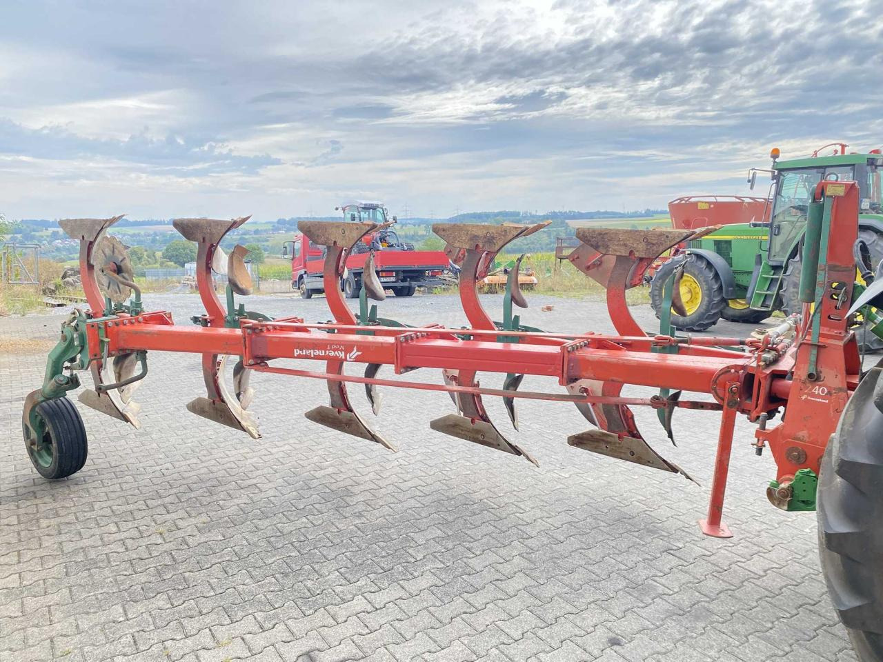 Kverneland F 240 - 9 - Plug: slika Kverneland F 240 - 9 - Plug Kverneland F 240 - 9 - Plug: slika Kverneland F 240 - 9 - Plug