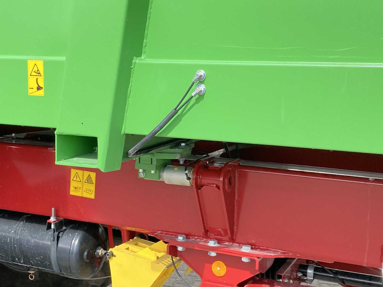 Strautmann VS 2005 Wiegestreuer - Rasipač stajskog gnoja: slika Strautmann VS 2005 Wiegestreuer - Rasipač stajskog gnoja Strautmann VS 2005 Wiegestreuer - Rasipač stajskog gnoja: slika Strautmann VS 2005 Wiegestreuer - Rasipač stajskog gnoja