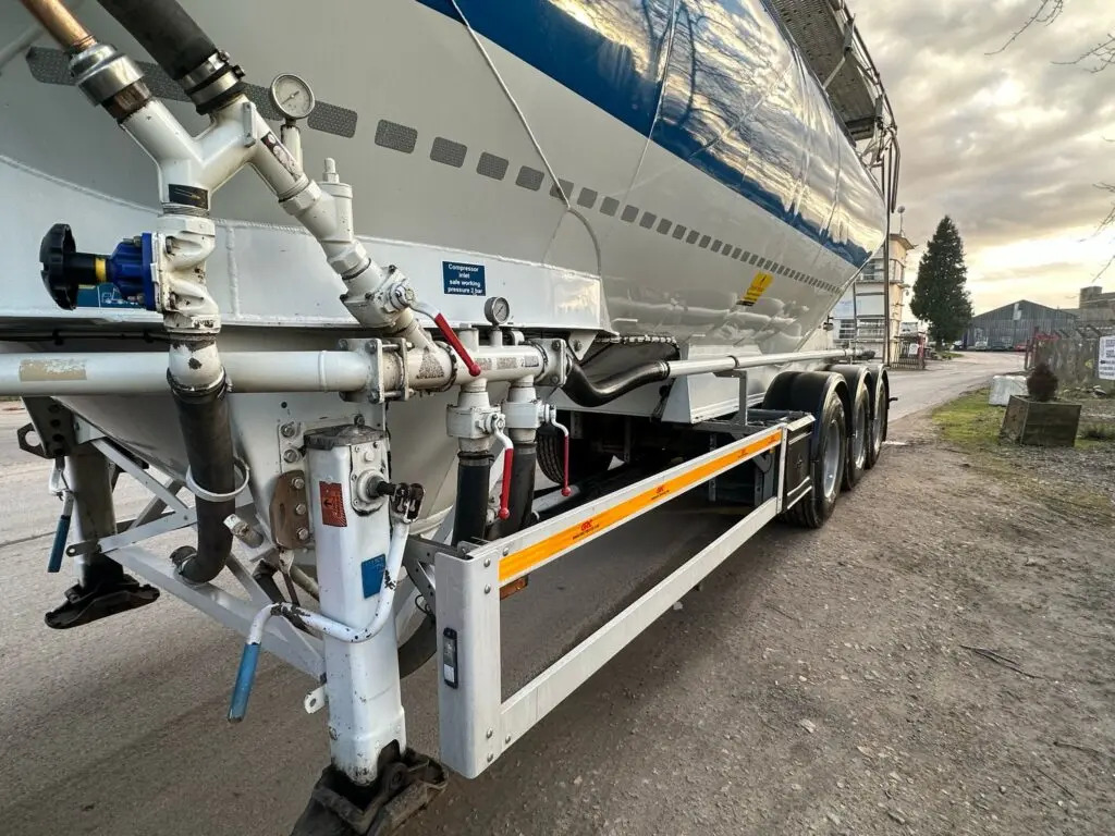 Silos poluprikolica Feldbinder Powder Tanker: slika Silos poluprikolica Feldbinder Powder Tanker