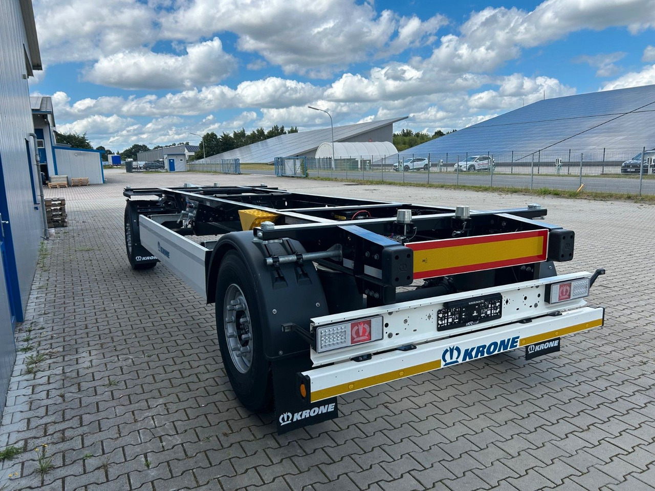Krone AZW 18 eL3B9 22,5" BDF Box Carrier Neufahrzeug - Transporter kontejnera/ Prikolica s izmjenjivim sanducima: slika Krone AZW 18 eL3B9 22,5" BDF Box Carrier Neufahrzeug - Transporter kontejnera/ Prikolica s izmjenjivim sanducima Krone AZW 18 eL3B9 22,5" BDF Box Carrier Neufahrzeug - Transporter kontejnera/ Prikolica s izmjenjivim sanducima: slika Krone AZW 18 eL3B9 22,5" BDF Box Carrier Neufahrzeug - Transporter kontejnera/ Prikolica s izmjenjivim sanducima
