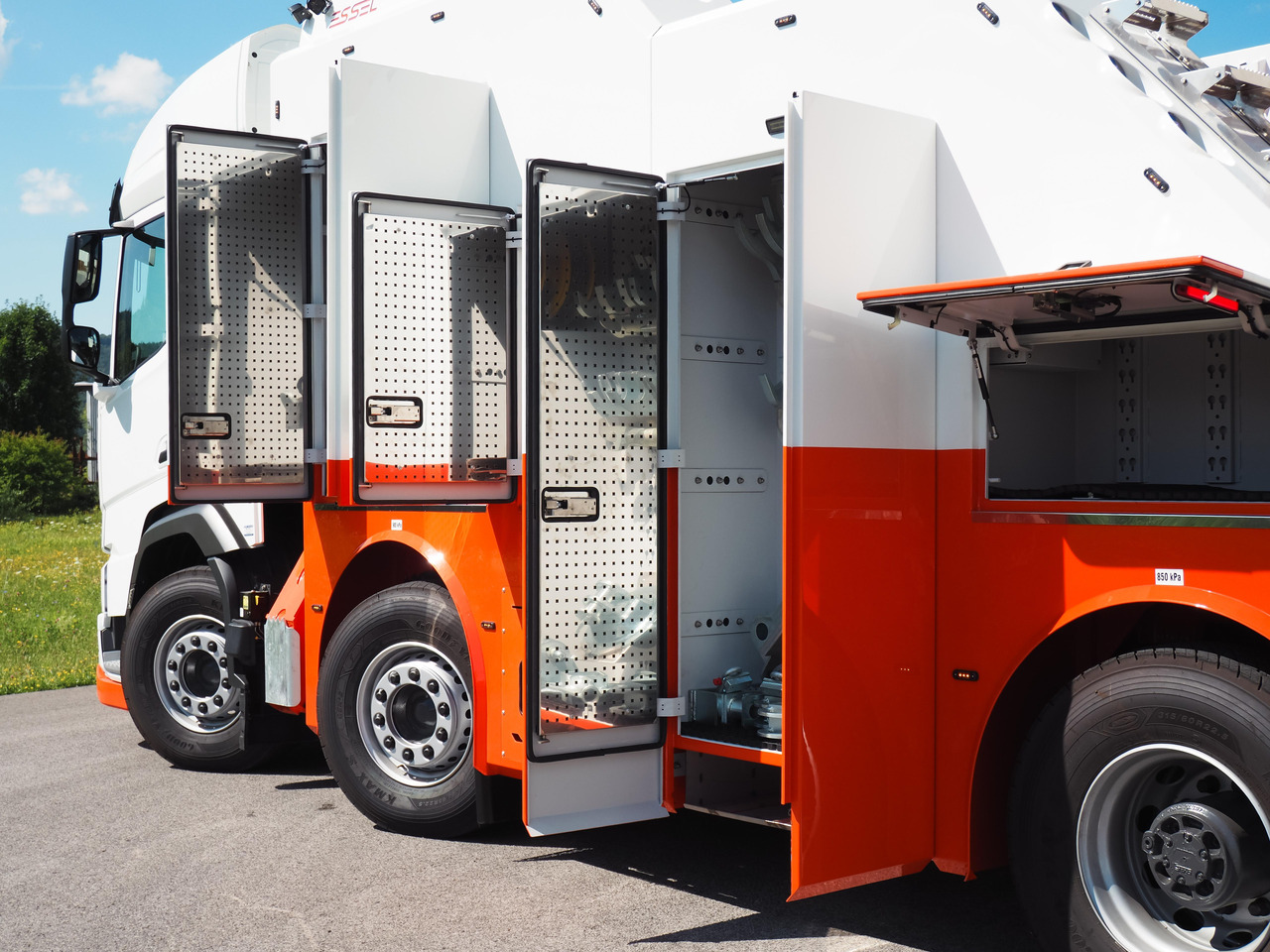 DAF530 FAD 8x4 T-REX 5- winches WHITE RHD - Kamion za vuču: slika DAF530 FAD 8x4 T-REX 5- winches WHITE RHD - Kamion za vuču DAF530 FAD 8x4 T-REX 5- winches WHITE RHD - Kamion za vuču: slika DAF530 FAD 8x4 T-REX 5- winches WHITE RHD - Kamion za vuču