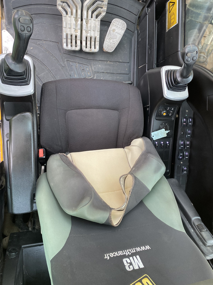 Bager gusjeničar JCB JS 210: slika Bager gusjeničar JCB JS 210 Bager gusjeničar JCB JS 210: slika Bager gusjeničar JCB JS 210