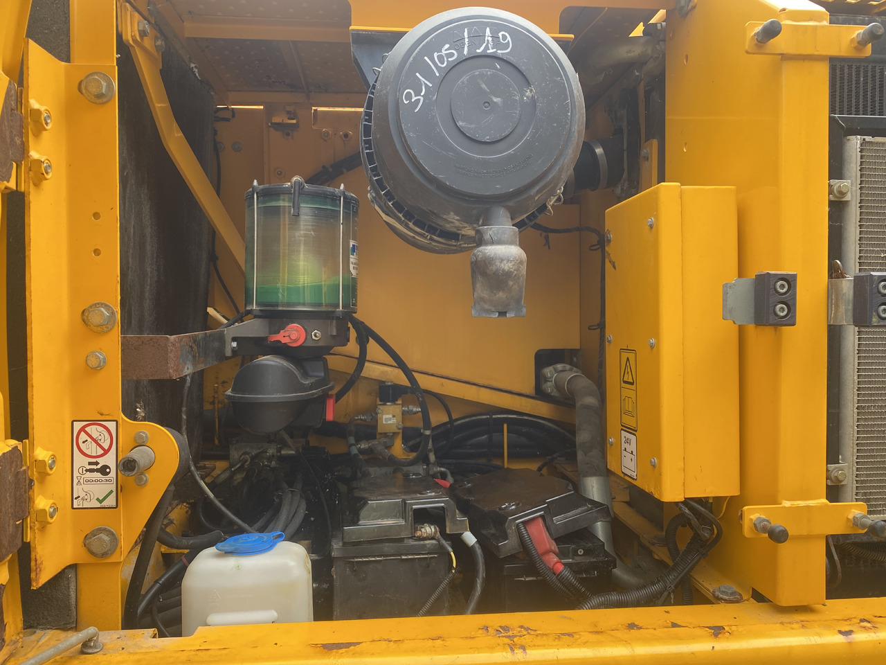 JCB JS 210 - Bager gusjeničar: slika JCB JS 210 - Bager gusjeničar JCB JS 210 - Bager gusjeničar: slika JCB JS 210 - Bager gusjeničar