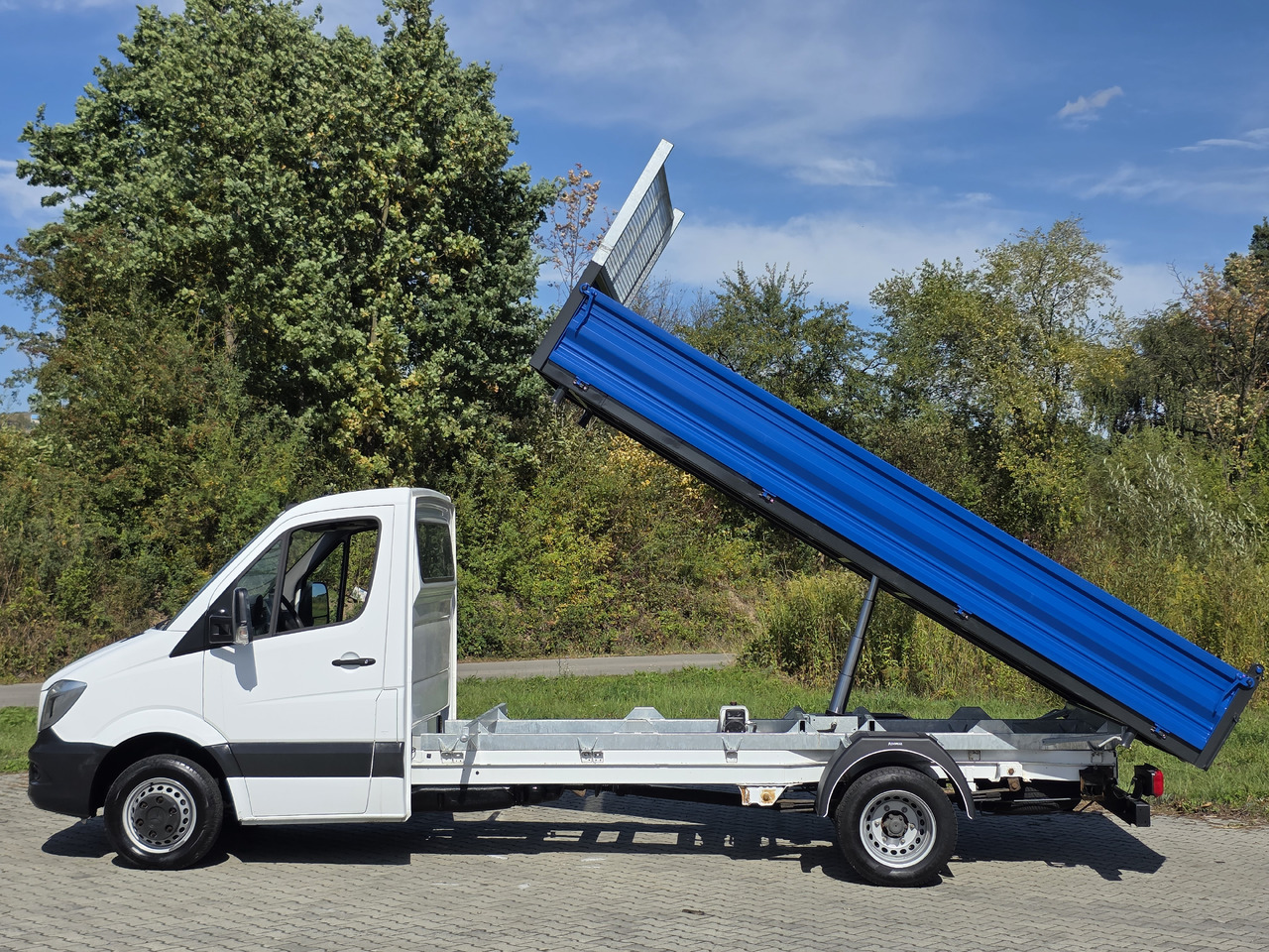 MERCEDES-BENZ Sprinter 419 CDI Wywrotka 4.50 M ! Kiper 3-Stronny ! Klima ! 3.0 CDI * 190 Km ! - Mali kamion kiper: slika MERCEDES-BENZ Sprinter 419 CDI Wywrotka 4.50 M ! Kiper 3-Stronny ! Klima ! 3.0 CDI * 190 Km ! - Mali kamion kiper MERCEDES-BENZ Sprinter 419 CDI Wywrotka 4.50 M ! Kiper 3-Stronny ! Klima ! 3.0 CDI * 190 Km ! - Mali kamion kiper: slika MERCEDES-BENZ Sprinter 419 CDI Wywrotka 4.50 M ! Kiper 3-Stronny ! Klima ! 3.0 CDI * 190 Km ! - Mali kamion kiper