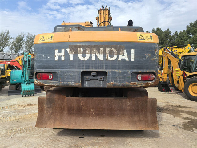 Hyundai R210W-9S - Bager na kotačima: slika Hyundai R210W-9S - Bager na kotačima Hyundai R210W-9S - Bager na kotačima: slika Hyundai R210W-9S - Bager na kotačima