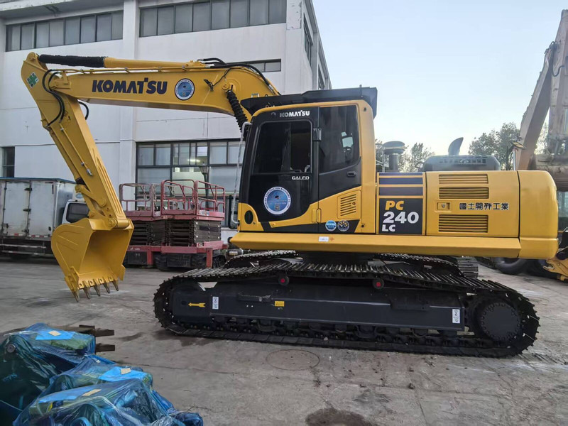 Komatsu PC240LC-8 - Bager gusjeničar: slika Komatsu PC240LC-8 - Bager gusjeničar Komatsu PC240LC-8 - Bager gusjeničar: slika Komatsu PC240LC-8 - Bager gusjeničar