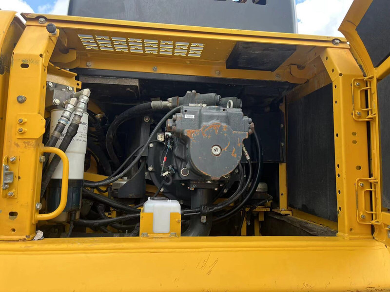 Bager gusjeničar Komatsu PC400-8R: slika Bager gusjeničar Komatsu PC400-8R Bager gusjeničar Komatsu PC400-8R: slika Bager gusjeničar Komatsu PC400-8R