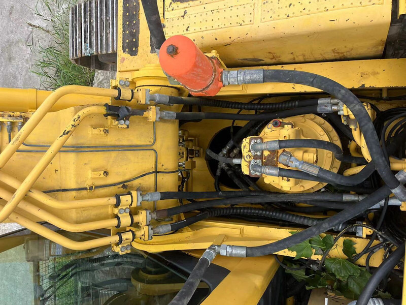 Bager gusjeničar Komatsu PC400-8R: slika Bager gusjeničar Komatsu PC400-8R Bager gusjeničar Komatsu PC400-8R: slika Bager gusjeničar Komatsu PC400-8R