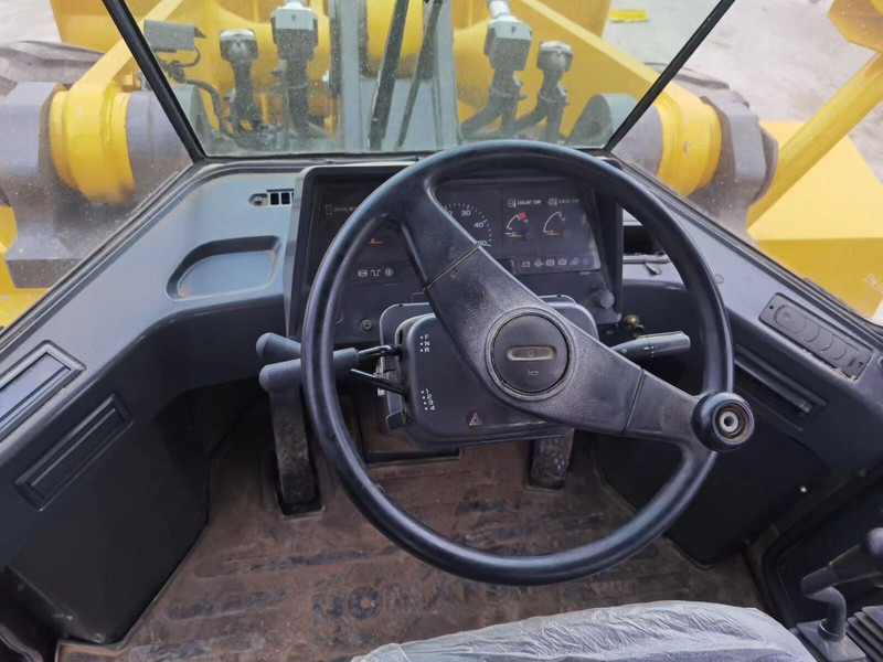 Komatsu WA470 - Utovarivač na kotačima: slika Komatsu WA470 - Utovarivač na kotačima Komatsu WA470 - Utovarivač na kotačima: slika Komatsu WA470 - Utovarivač na kotačima