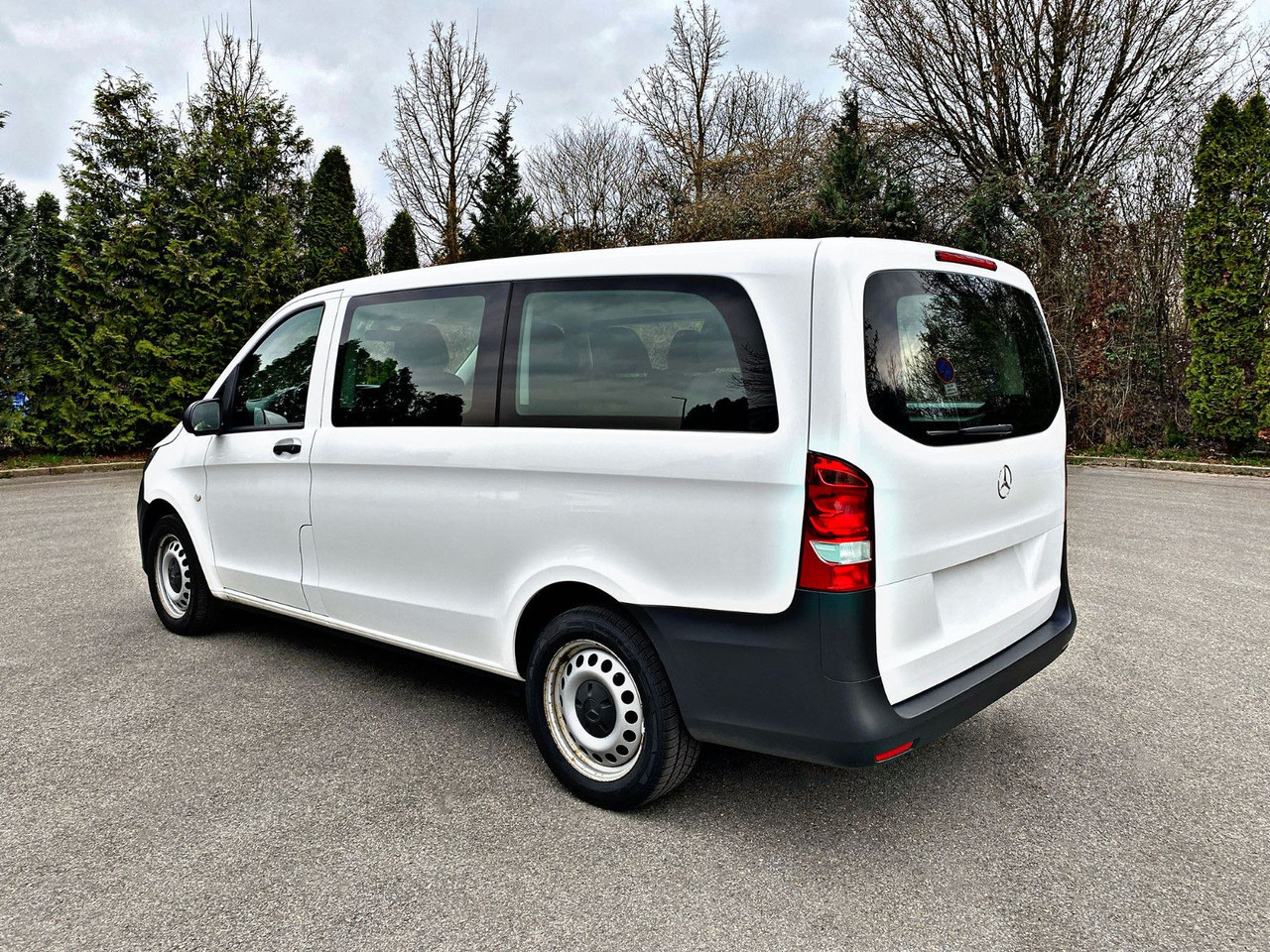 Mercedes-Benz Vito Tourer 114 CDI|Pro|Allrad|lang|8-Sitze|19% - Putnički kombi: slika Mercedes-Benz Vito Tourer 114 CDI|Pro|Allrad|lang|8-Sitze|19% - Putnički kombi Mercedes-Benz Vito Tourer 114 CDI|Pro|Allrad|lang|8-Sitze|19% - Putnički kombi: slika Mercedes-Benz Vito Tourer 114 CDI|Pro|Allrad|lang|8-Sitze|19% - Putnički kombi