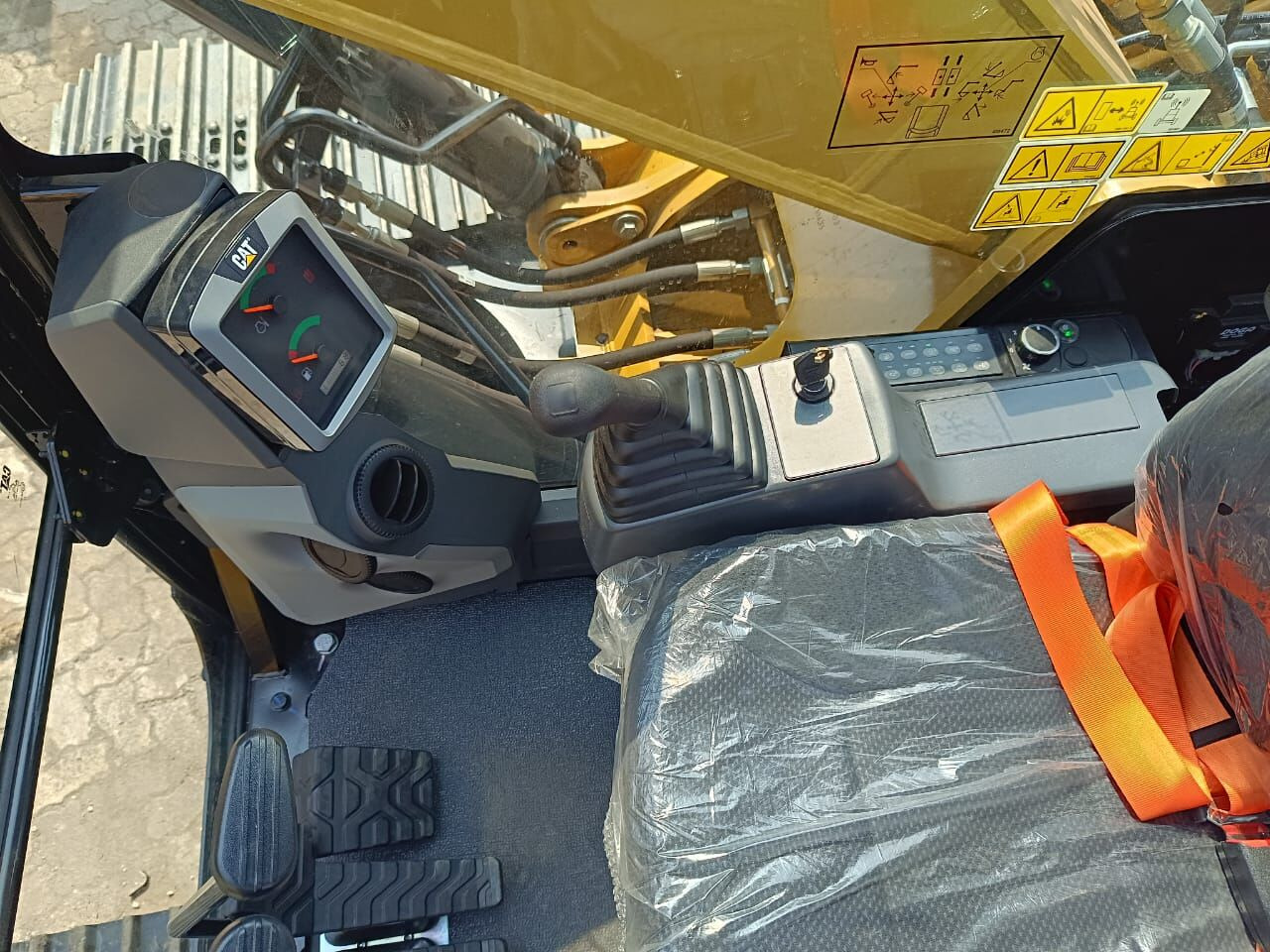 New Caterpillar 320D3GC tracked excavator - Bager gusjeničar: slika New Caterpillar 320D3GC tracked excavator - Bager gusjeničar New Caterpillar 320D3GC tracked excavator - Bager gusjeničar: slika New Caterpillar 320D3GC tracked excavator - Bager gusjeničar