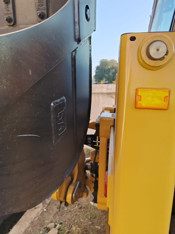 New Caterpillar 424 backhoe loader - Rovokopač-utovarivač: slika New Caterpillar 424 backhoe loader - Rovokopač-utovarivač New Caterpillar 424 backhoe loader - Rovokopač-utovarivač: slika New Caterpillar 424 backhoe loader - Rovokopač-utovarivač