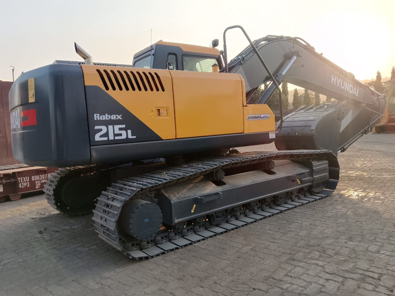 New Hyundai R215L tracked excavator - Bager gusjeničar: slika New Hyundai R215L tracked excavator - Bager gusjeničar New Hyundai R215L tracked excavator - Bager gusjeničar: slika New Hyundai R215L tracked excavator - Bager gusjeničar