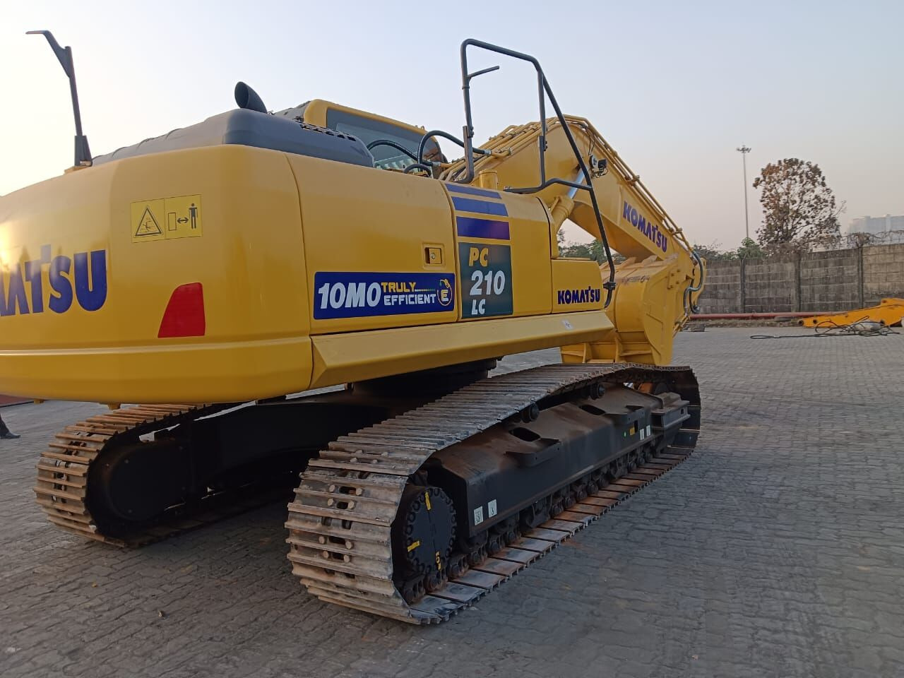 New Komatsu PC210 tracked excavator - Bager gusjeničar: slika New Komatsu PC210 tracked excavator - Bager gusjeničar New Komatsu PC210 tracked excavator - Bager gusjeničar: slika New Komatsu PC210 tracked excavator - Bager gusjeničar