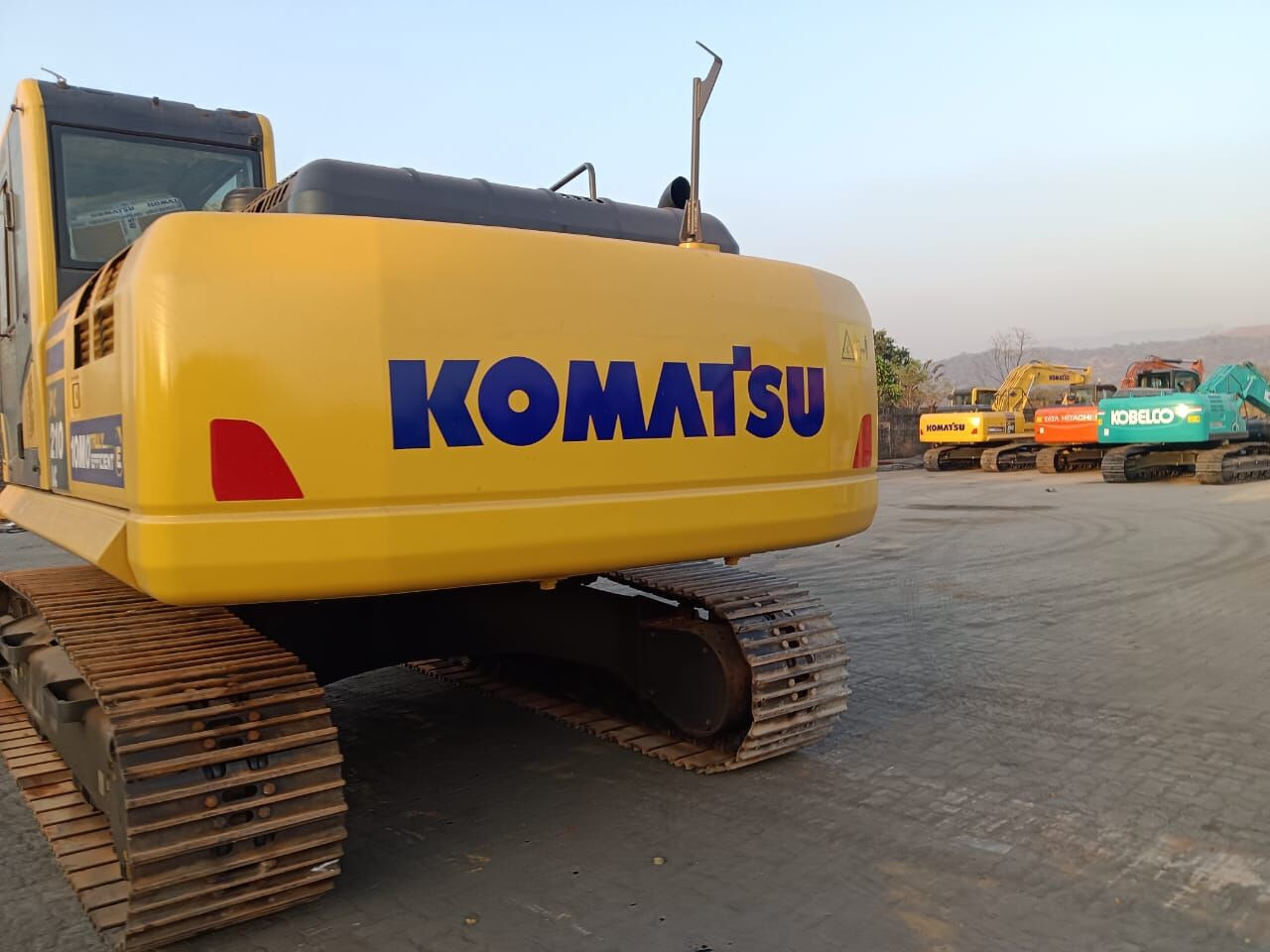 New Komatsu PC210 tracked excavator - Bager gusjeničar: slika New Komatsu PC210 tracked excavator - Bager gusjeničar New Komatsu PC210 tracked excavator - Bager gusjeničar: slika New Komatsu PC210 tracked excavator - Bager gusjeničar