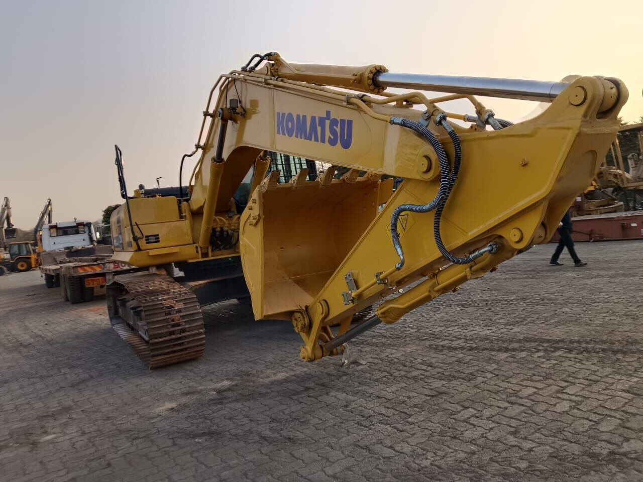 New Komatsu PC210 tracked excavator - Bager gusjeničar: slika New Komatsu PC210 tracked excavator - Bager gusjeničar New Komatsu PC210 tracked excavator - Bager gusjeničar: slika New Komatsu PC210 tracked excavator - Bager gusjeničar