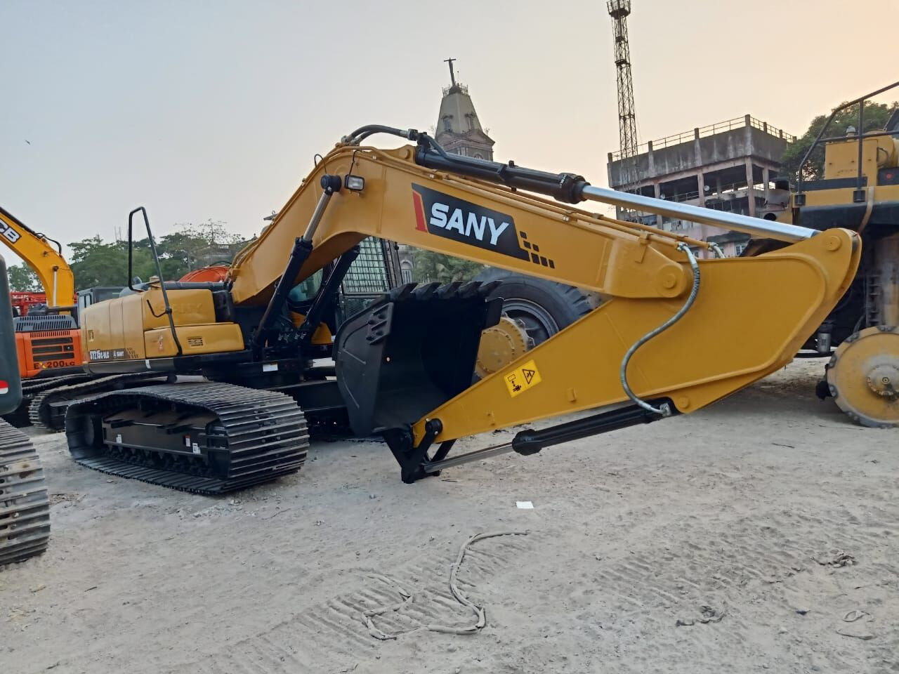 New Sany SY 215 MITSUBISHI ENGINE tracked excavator - Bager gusjeničar: slika New Sany SY 215 MITSUBISHI ENGINE tracked excavator - Bager gusjeničar New Sany SY 215 MITSUBISHI ENGINE tracked excavator - Bager gusjeničar: slika New Sany SY 215 MITSUBISHI ENGINE tracked excavator - Bager gusjeničar