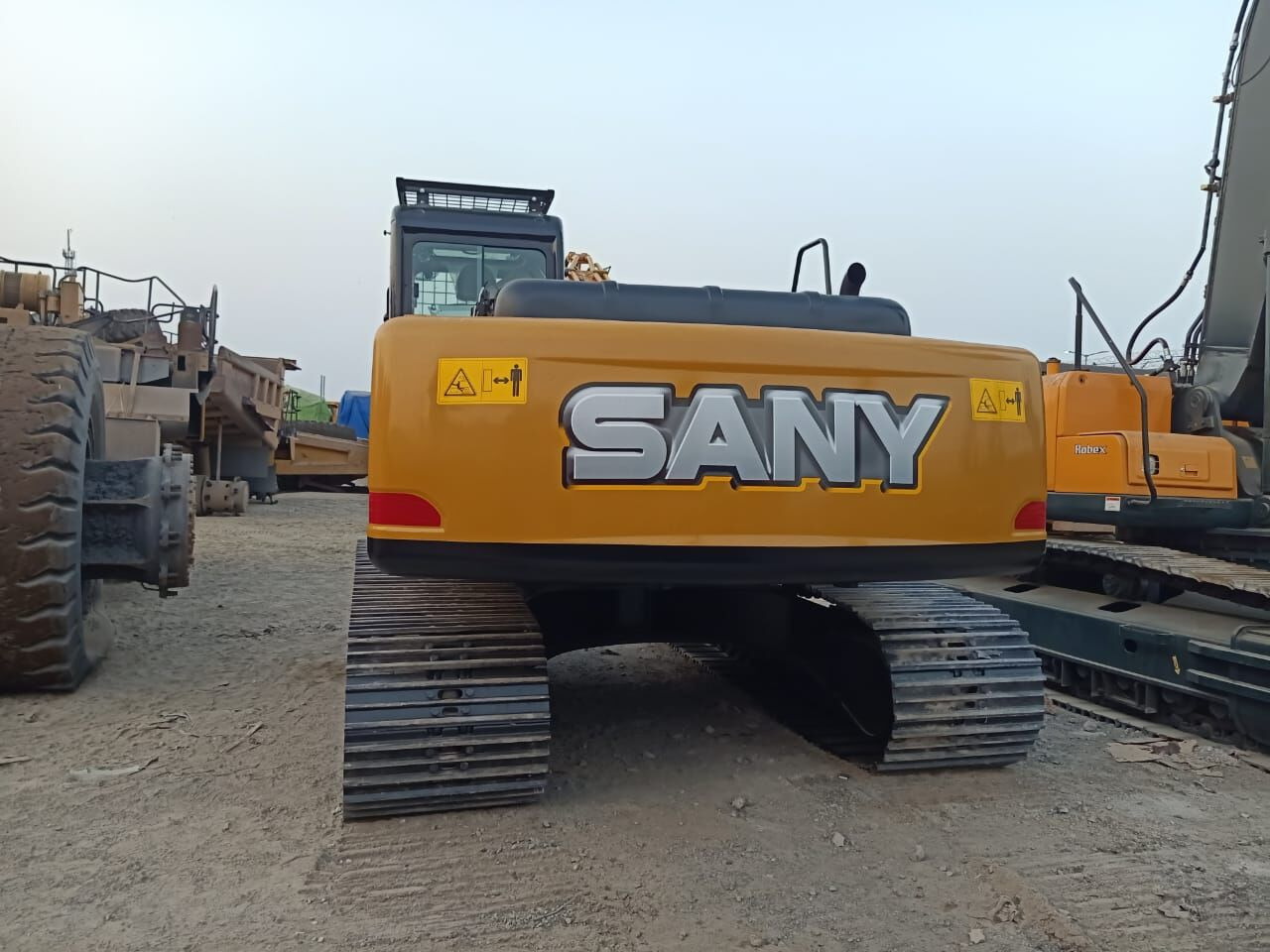 New Sany SY 215 MITSUBISHI ENGINE tracked excavator - Bager gusjeničar: slika New Sany SY 215 MITSUBISHI ENGINE tracked excavator - Bager gusjeničar New Sany SY 215 MITSUBISHI ENGINE tracked excavator - Bager gusjeničar: slika New Sany SY 215 MITSUBISHI ENGINE tracked excavator - Bager gusjeničar