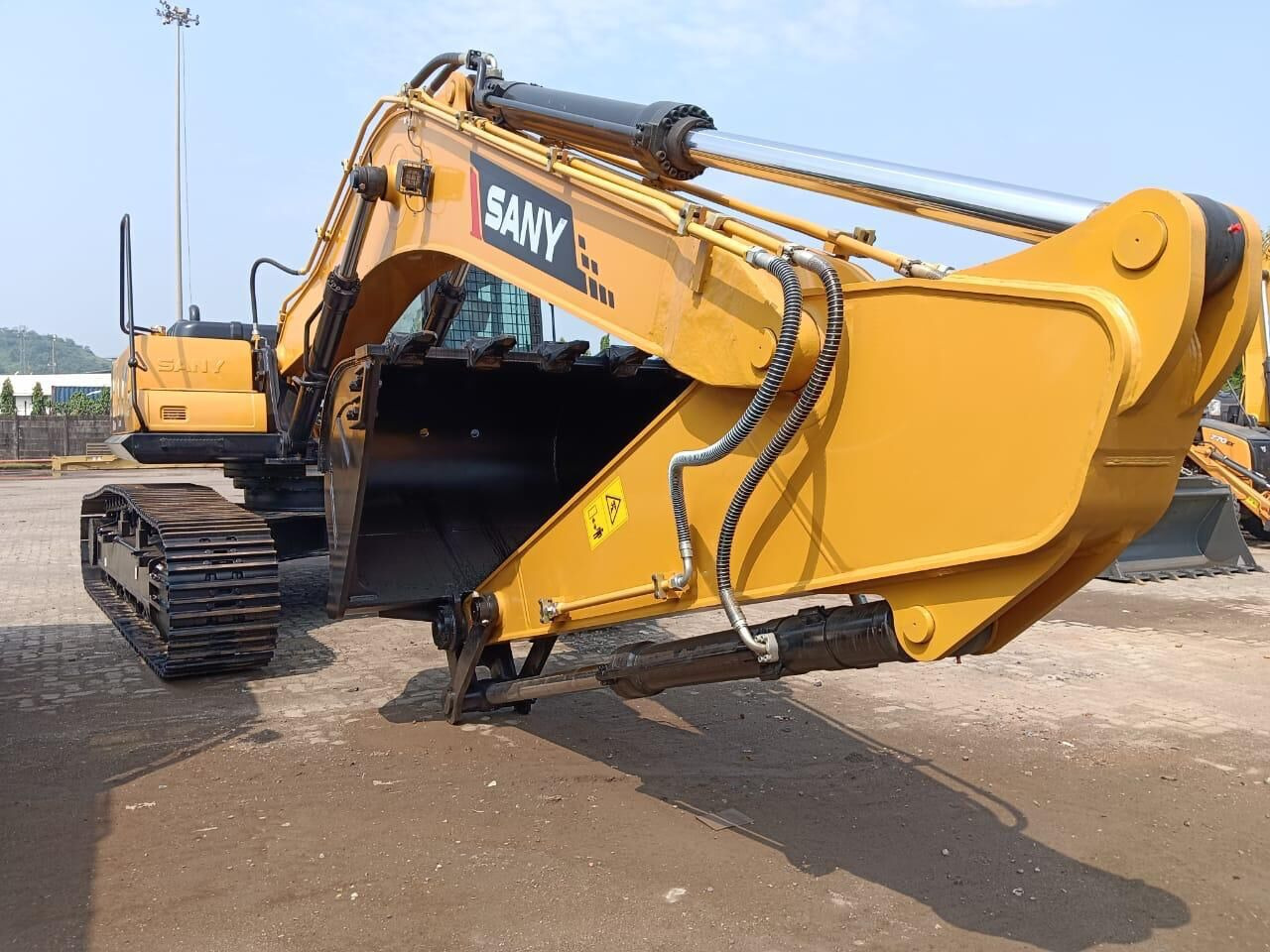 New Sany SY 350 tracked excavator - Bager gusjeničar: slika New Sany SY 350 tracked excavator - Bager gusjeničar New Sany SY 350 tracked excavator - Bager gusjeničar: slika New Sany SY 350 tracked excavator - Bager gusjeničar