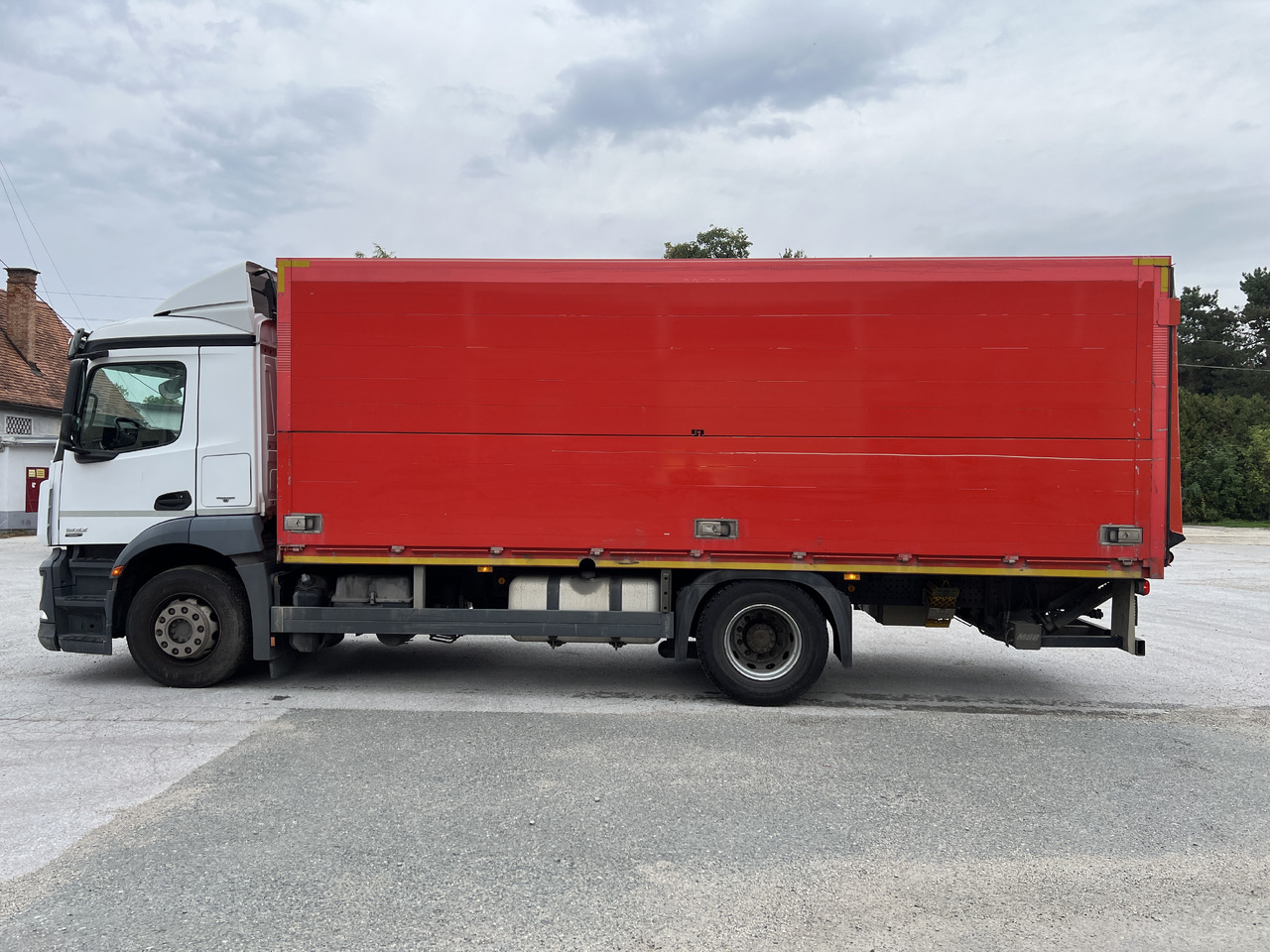 MERCEDES-BENZ ANTOS 1832 Getränkw. LBW | Klima | EURO 6 - Kamion za prijevoz pića: slika MERCEDES-BENZ ANTOS 1832 Getränkw. LBW | Klima | EURO 6 - Kamion za prijevoz pića MERCEDES-BENZ ANTOS 1832 Getränkw. LBW | Klima | EURO 6 - Kamion za prijevoz pića: slika MERCEDES-BENZ ANTOS 1832 Getränkw. LBW | Klima | EURO 6 - Kamion za prijevoz pića