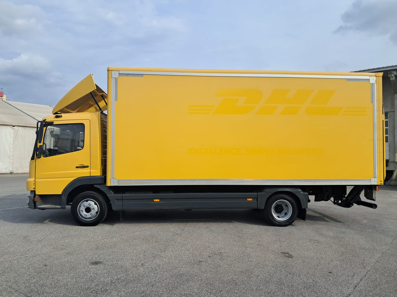 MERCEDES-BENZ ATEGO 8 16 Koffer mit LBW | Schalter | EZ 2013 - Kamion sandučar: slika MERCEDES-BENZ ATEGO 8 16 Koffer mit LBW | Schalter | EZ 2013 - Kamion sandučar MERCEDES-BENZ ATEGO 8 16 Koffer mit LBW | Schalter | EZ 2013 - Kamion sandučar: slika MERCEDES-BENZ ATEGO 8 16 Koffer mit LBW | Schalter | EZ 2013 - Kamion sandučar