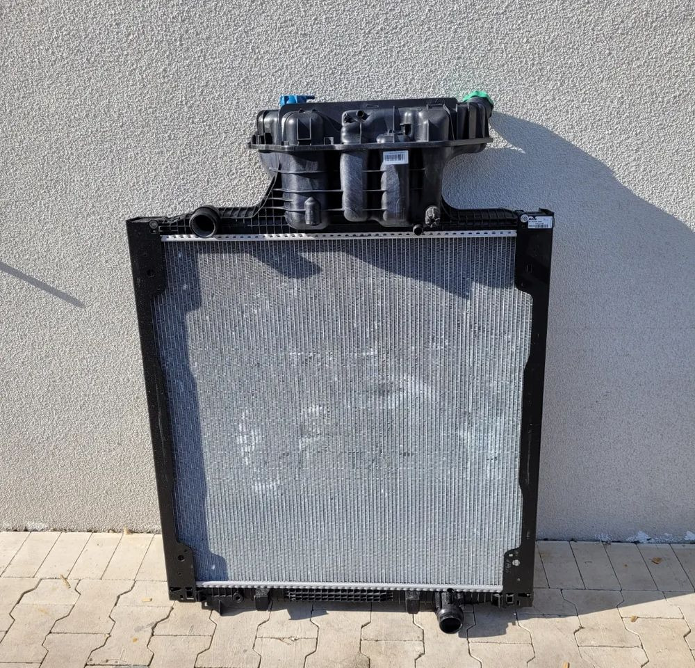 CHŁODNICA WODY MAN TG3 TGX 81.06100-6924 2022R. - Hladnjak za Kamion: slika CHŁODNICA WODY MAN TG3 TGX 81.06100-6924 2022R. - Hladnjak za Kamion CHŁODNICA WODY MAN TG3 TGX 81.06100-6924 2022R. - Hladnjak za Kamion: slika CHŁODNICA WODY MAN TG3 TGX 81.06100-6924 2022R. - Hladnjak za Kamion