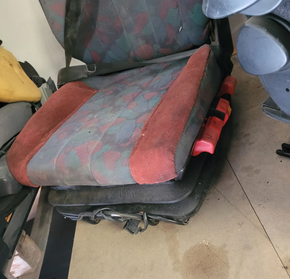 FOTEL KIEROWCY MERCEDES ATEGO CHWALIM116 - Sjedalo za Kamion: slika FOTEL KIEROWCY MERCEDES ATEGO CHWALIM116 - Sjedalo za Kamion FOTEL KIEROWCY MERCEDES ATEGO CHWALIM116 - Sjedalo za Kamion: slika FOTEL KIEROWCY MERCEDES ATEGO CHWALIM116 - Sjedalo za Kamion