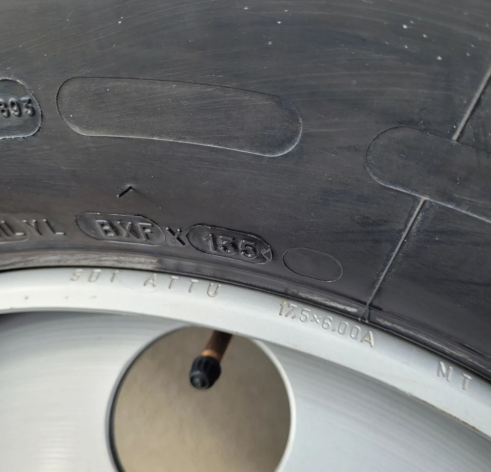 KOŁO 9.5 R 17.5 XZA MICHELIN - Gume i felge za Kamion: slika KOŁO 9.5 R 17.5 XZA MICHELIN - Gume i felge za Kamion KOŁO 9.5 R 17.5 XZA MICHELIN - Gume i felge za Kamion: slika KOŁO 9.5 R 17.5 XZA MICHELIN - Gume i felge za Kamion