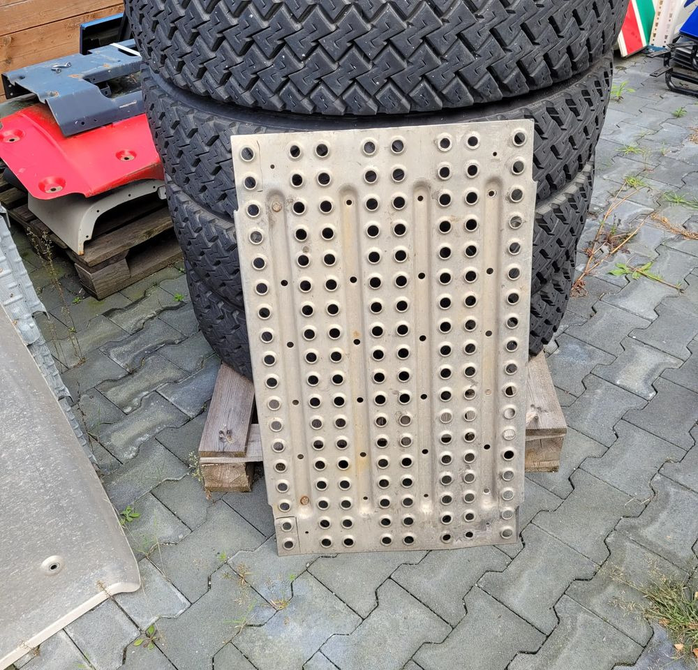 PODEST NA RAME VOLVO FH13 FH12 - Karoserija i eksterijer za Kamion: slika PODEST NA RAME VOLVO FH13 FH12 - Karoserija i eksterijer za Kamion PODEST NA RAME VOLVO FH13 FH12 - Karoserija i eksterijer za Kamion: slika PODEST NA RAME VOLVO FH13 FH12 - Karoserija i eksterijer za Kamion