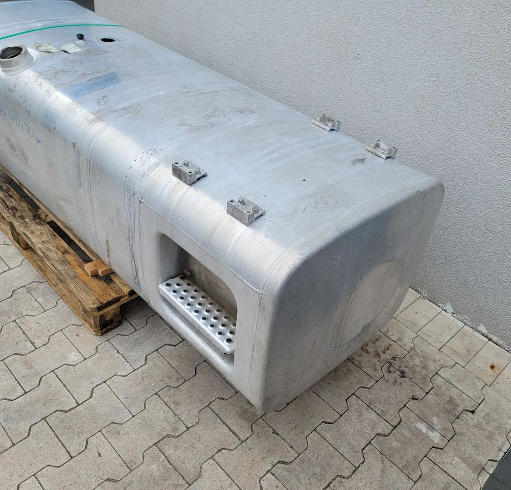 ZBIORNIK PALIWA MAN TGX TGS 200X60X70CM - Sustav goriva: slika ZBIORNIK PALIWA MAN TGX TGS 200X60X70CM - Sustav goriva ZBIORNIK PALIWA MAN TGX TGS 200X60X70CM - Sustav goriva: slika ZBIORNIK PALIWA MAN TGX TGS 200X60X70CM - Sustav goriva