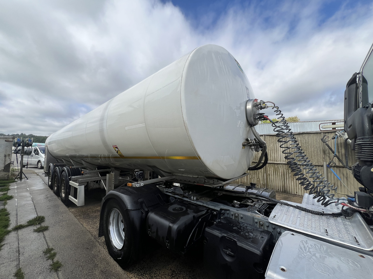 Maisonneue - Poluprikolica cisterna: slika Maisonneue - Poluprikolica cisterna Maisonneue - Poluprikolica cisterna: slika Maisonneue - Poluprikolica cisterna