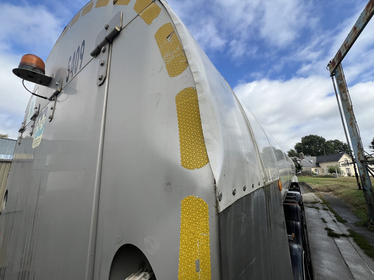 Maisonneue - Poluprikolica cisterna: slika Maisonneue - Poluprikolica cisterna Maisonneue - Poluprikolica cisterna: slika Maisonneue - Poluprikolica cisterna