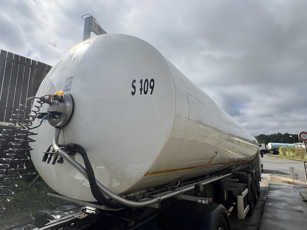 Maisonneue - Poluprikolica cisterna: slika Maisonneue - Poluprikolica cisterna Maisonneue - Poluprikolica cisterna: slika Maisonneue - Poluprikolica cisterna