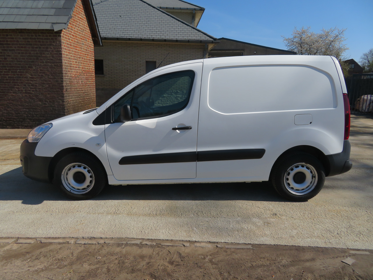 CITROËN Berlingo 1.6 BlueHDi CLUB - Furgon: slika CITROËN Berlingo 1.6 BlueHDi CLUB - Furgon CITROËN Berlingo 1.6 BlueHDi CLUB - Furgon: slika CITROËN Berlingo 1.6 BlueHDi CLUB - Furgon